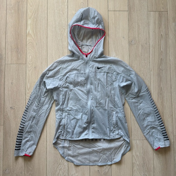 Nike Girls XL Hooded Light Jacket in Light Gray - Picture 2 of 15